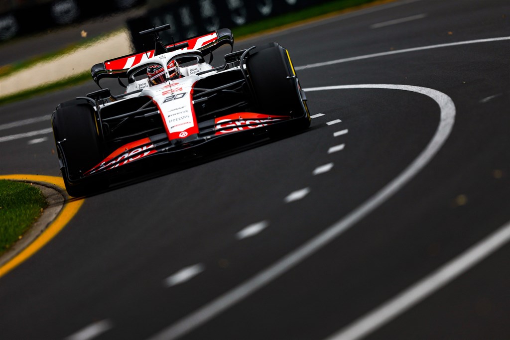 Kevin Magnussen i Singapores Grand Prix
(Foto: Zak Mauger / LAT Images)